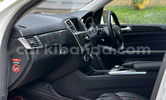 Nunua Imported Mercedes‒Benz ML–Class Nyeupe Gari ndani ya Kampala nchini Uganda Nunua Imported Mercedes‒Benz ML–Class Nyeupe Gari ndani ya Kampala nchini Uganda