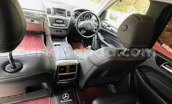 Nunua Imported Mercedes‒Benz ML–Class Nyeupe Gari ndani ya Kampala nchini Uganda Nunua Imported Mercedes‒Benz ML–Class Nyeupe Gari ndani ya Kampala nchini Uganda