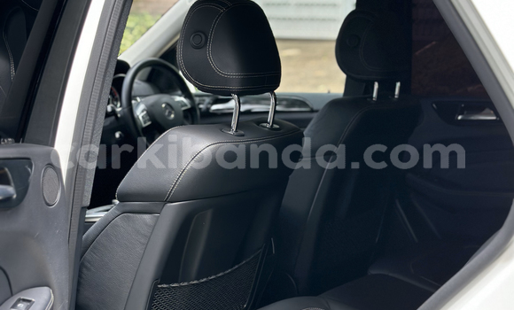 Nunua Imported Mercedes‒Benz ML–Class Nyeupe Gari ndani ya Kampala nchini Uganda Nunua Imported Mercedes‒Benz ML–Class Nyeupe Gari ndani ya Kampala nchini Uganda