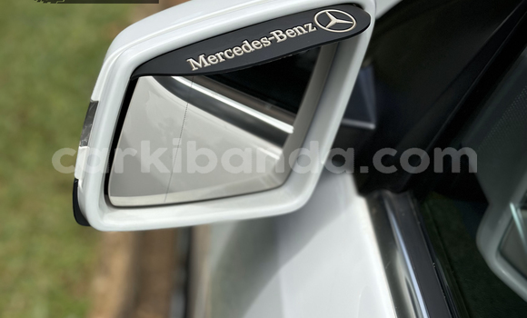 Nunua Imported Mercedes‒Benz ML–Class Nyeupe Gari ndani ya Kampala nchini Uganda Nunua Imported Mercedes‒Benz ML–Class Nyeupe Gari ndani ya Kampala nchini Uganda