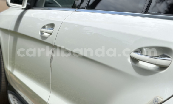 Nunua Imported Mercedes‒Benz ML–Class Nyeupe Gari ndani ya Kampala nchini Uganda Nunua Imported Mercedes‒Benz ML–Class Nyeupe Gari ndani ya Kampala nchini Uganda