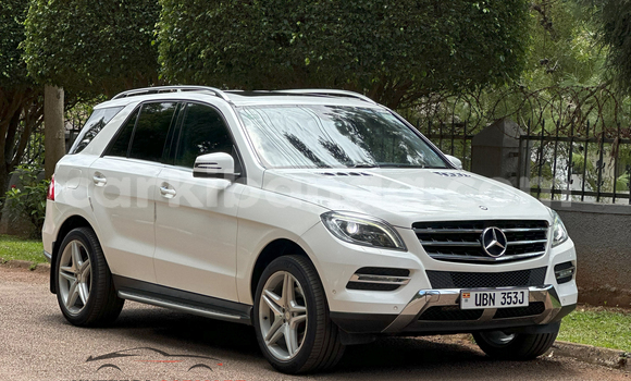 Nunua Imported Mercedes‒Benz ML–Class Nyeupe Gari ndani ya Kampala nchini Uganda Nunua Imported Mercedes‒Benz ML–Class Nyeupe Gari ndani ya Kampala nchini Uganda