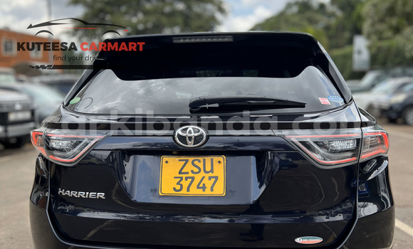 Nunua Imported Toyota Harrier Nyeusi Gari ndani ya Kampala nchini Uganda Nunua Imported Toyota Harrier Nyeusi Gari ndani ya Kampala nchini Uganda