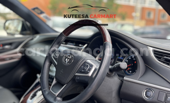 Nunua Imported Toyota Harrier Nyeusi Gari ndani ya Kampala nchini Uganda Nunua Imported Toyota Harrier Nyeusi Gari ndani ya Kampala nchini Uganda