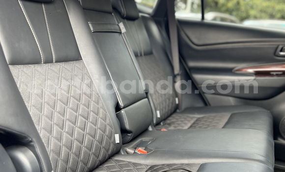 Nunua Imported Toyota Harrier Nyeusi Gari ndani ya Kampala nchini Uganda Nunua Imported Toyota Harrier Nyeusi Gari ndani ya Kampala nchini Uganda