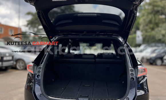Nunua Imported Toyota Harrier Nyeusi Gari ndani ya Kampala nchini Uganda Nunua Imported Toyota Harrier Nyeusi Gari ndani ya Kampala nchini Uganda