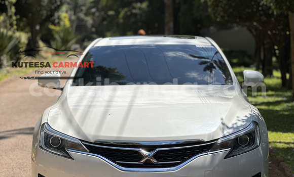 Acheter Import Voiture Toyota Mark X Blanc à Kampala, Ouganda