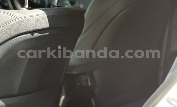 Nunua Imported Toyota Mark X Nyeupe Gari ndani ya Kampala nchini Uganda Nunua Imported Toyota Mark X Nyeupe Gari ndani ya Kampala nchini Uganda