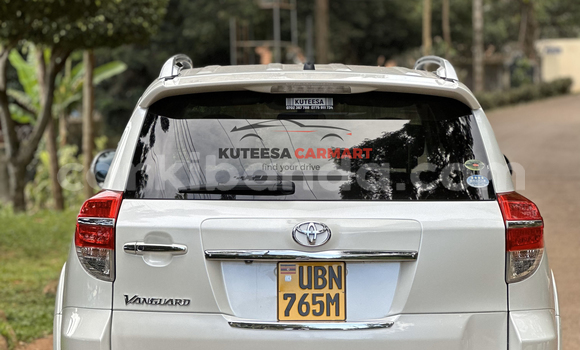 Nunua Imported Toyota Vanguard Nyeupe Gari ndani ya Kampala nchini Uganda Nunua Imported Toyota Vanguard Nyeupe Gari ndani ya Kampala nchini Uganda
