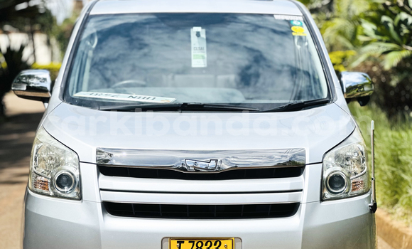 Acheter Import Voiture Toyota Noah Autre à Kampala, Ouganda