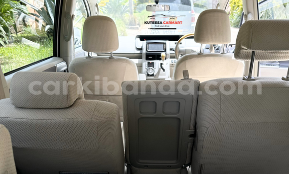 Nunua Imported Toyota Noah Nyingine Gari ndani ya Kampala nchini Uganda Nunua Imported Toyota Noah Nyingine Gari ndani ya Kampala nchini Uganda