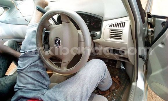 Nunua Ilio tumika Mazda Premacy Fedha Gari ndani ya Kampala nchini Uganda Nunua Ilio tumika Mazda Premacy Fedha Gari ndani ya Kampala nchini Uganda