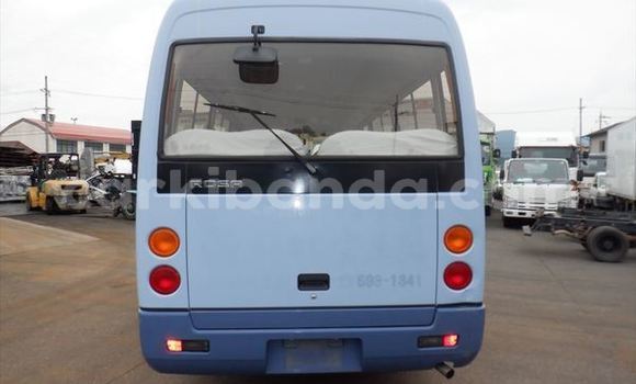 Nunua Ilio tumika Mitsubishi Van Bluu Lori ndani ya Kampala nchini Uganda Nunua Ilio tumika Mitsubishi Van Bluu Lori ndani ya Kampala nchini Uganda