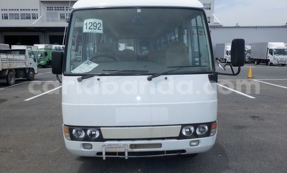 Acheter Occasion Utilitaire Mitsubishi Van Blanc à Kampala, Ouganda