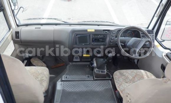 Nunua Ilio tumika Mitsubishi Van Nyeupe Lori ndani ya Kampala nchini Uganda Nunua Ilio tumika Mitsubishi Van Nyeupe Lori ndani ya Kampala nchini Uganda