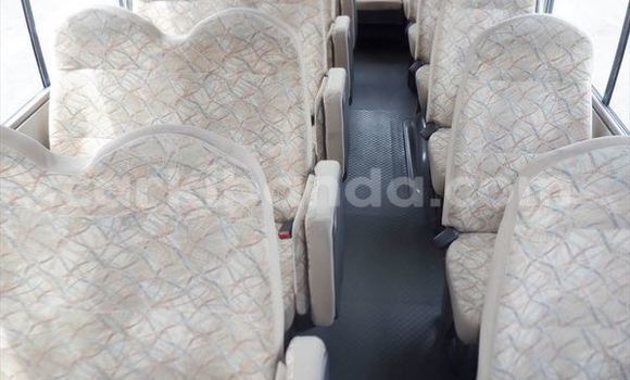 Nunua Ilio tumika Mitsubishi Van Nyeupe Lori ndani ya Kampala nchini Uganda Nunua Ilio tumika Mitsubishi Van Nyeupe Lori ndani ya Kampala nchini Uganda