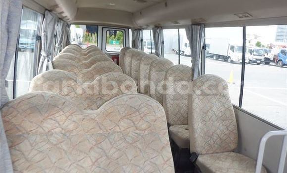 Nunua Ilio tumika Mitsubishi Van Nyeupe Lori ndani ya Kampala nchini Uganda Nunua Ilio tumika Mitsubishi Van Nyeupe Lori ndani ya Kampala nchini Uganda