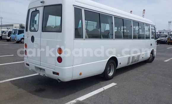 Nunua Ilio tumika Mitsubishi Van Nyeupe Lori ndani ya Kampala nchini Uganda Nunua Ilio tumika Mitsubishi Van Nyeupe Lori ndani ya Kampala nchini Uganda