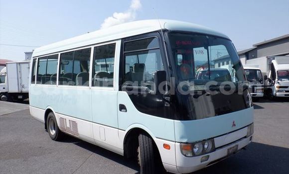 Gura Yakoze Mitsubishi Van Blue Ikamyo i Kampala mu Uganda Gura Yakoze Mitsubishi Van Blue Ikamyo i Kampala mu Uganda