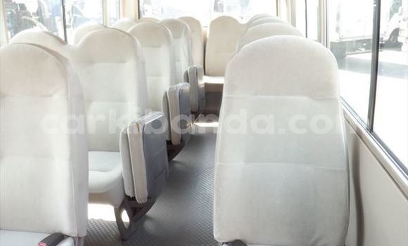 Gura Yakoze Mitsubishi Van Blue Ikamyo i Kampala mu Uganda Gura Yakoze Mitsubishi Van Blue Ikamyo i Kampala mu Uganda