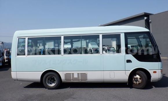 Gura Yakoze Mitsubishi Van Blue Ikamyo i Kampala mu Uganda Gura Yakoze Mitsubishi Van Blue Ikamyo i Kampala mu Uganda