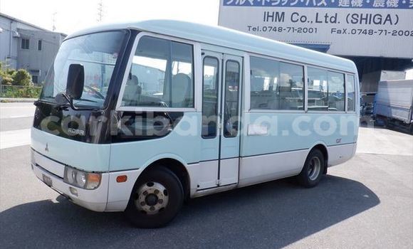 Gura Yakoze Mitsubishi Van Blue Ikamyo i Kampala mu Uganda Gura Yakoze Mitsubishi Van Blue Ikamyo i Kampala mu Uganda