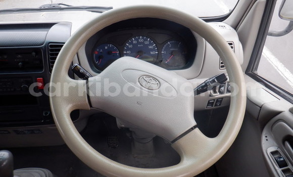 Nunua Ilio tumika Toyota Dyna Nyeupe Lori ndani ya Kampala nchini Uganda Nunua Ilio tumika Toyota Dyna Nyeupe Lori ndani ya Kampala nchini Uganda