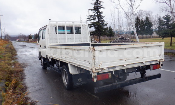 Nunua Ilio tumika Toyota Dyna Nyeupe Lori ndani ya Kampala nchini Uganda Nunua Ilio tumika Toyota Dyna Nyeupe Lori ndani ya Kampala nchini Uganda