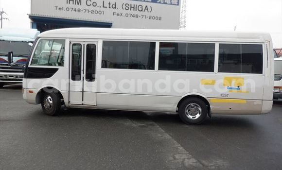 Gura Yakoze Mitsubishi Van White Ikamyo i Kampala mu Uganda Gura Yakoze Mitsubishi Van White Ikamyo i Kampala mu Uganda