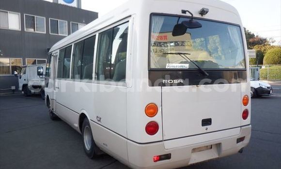 Gura Yakoze Mitsubishi Van White Ikamyo i Kampala mu Uganda Gura Yakoze Mitsubishi Van White Ikamyo i Kampala mu Uganda