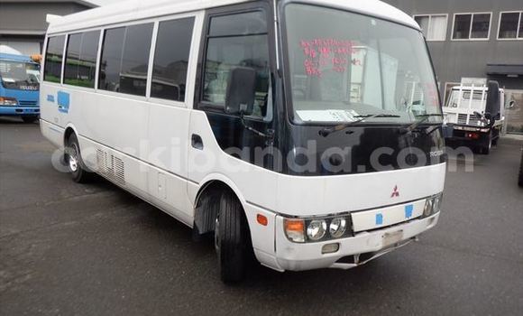 Gura Yakoze Mitsubishi Van White Ikamyo i Kampala mu Uganda Gura Yakoze Mitsubishi Van White Ikamyo i Kampala mu Uganda