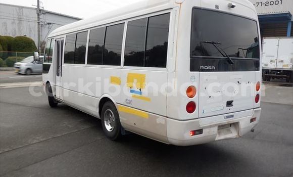 Gura Yakoze Mitsubishi Van White Ikamyo i Kampala mu Uganda Gura Yakoze Mitsubishi Van White Ikamyo i Kampala mu Uganda