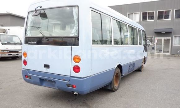 Gura Yakoze Mitsubishi Van Blue Ikamyo i Kampala mu Uganda Gura Yakoze Mitsubishi Van Blue Ikamyo i Kampala mu Uganda