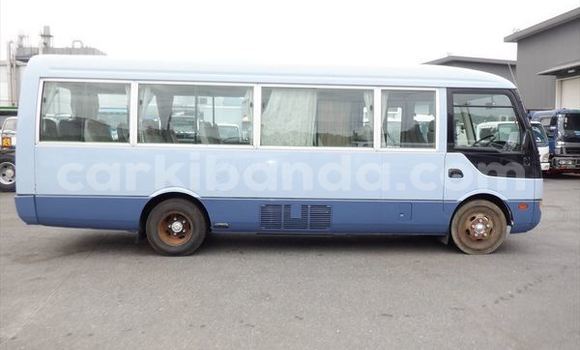 Gura Yakoze Mitsubishi Van Blue Ikamyo i Kampala mu Uganda Gura Yakoze Mitsubishi Van Blue Ikamyo i Kampala mu Uganda