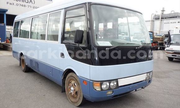 Gura Yakoze Mitsubishi Van Blue Ikamyo i Kampala mu Uganda Gura Yakoze Mitsubishi Van Blue Ikamyo i Kampala mu Uganda