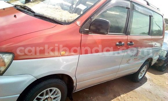 Nunua Ilio tumika Toyota Noah Nyekundu Gari ndani ya Kampala nchini Uganda Nunua Ilio tumika Toyota Noah Nyekundu Gari ndani ya Kampala nchini Uganda