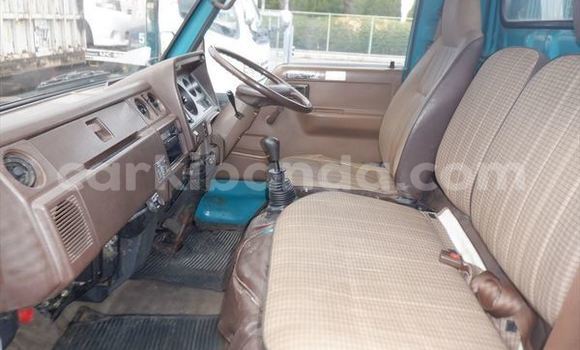 Nunua Ilio tumika Toyota Dyna Bluu Lori ndani ya Kampala nchini Uganda Nunua Ilio tumika Toyota Dyna Bluu Lori ndani ya Kampala nchini Uganda