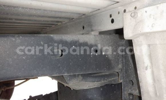 Nunua Ilio tumika Toyota Dyna Nyeupe Lori ndani ya Kampala nchini Uganda Nunua Ilio tumika Toyota Dyna Nyeupe Lori ndani ya Kampala nchini Uganda