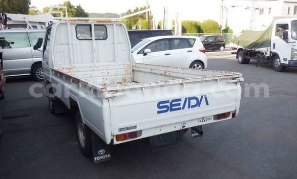 Gura Yakoze Toyota Dyna White Ikamyo i Kampala mu Uganda