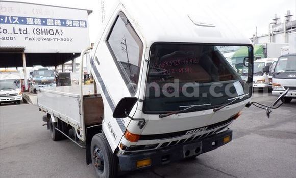 Nunua Ilio tumika Isuzu FTR 850 Nyeupe Lori ndani ya Kampala nchini Uganda Nunua Ilio tumika Isuzu FTR 850 Nyeupe Lori ndani ya Kampala nchini Uganda