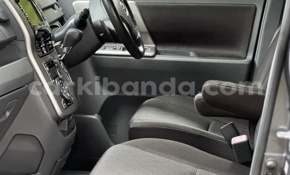 Nunua Imported Toyota Noah Nyingine Gari ndani ya Kampala nchini Uganda Nunua Imported Toyota Noah Nyingine Gari ndani ya Kampala nchini Uganda