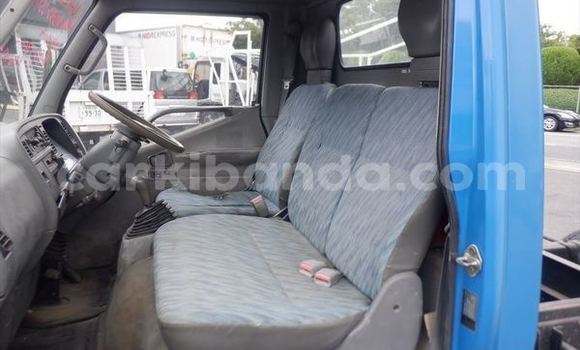 Nunua Ilio tumika Mitsubishi L400 Bluu Lori ndani ya Kampala nchini Uganda Nunua Ilio tumika Mitsubishi L400 Bluu Lori ndani ya Kampala nchini Uganda