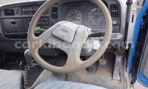 Nunua Ilio tumika Mitsubishi L400 Bluu Lori ndani ya Kampala nchini Uganda Nunua Ilio tumika Mitsubishi L400 Bluu Lori ndani ya Kampala nchini Uganda