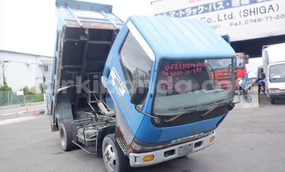Nunua Ilio tumika Mitsubishi L400 Bluu Lori ndani ya Kampala nchini Uganda Nunua Ilio tumika Mitsubishi L400 Bluu Lori ndani ya Kampala nchini Uganda