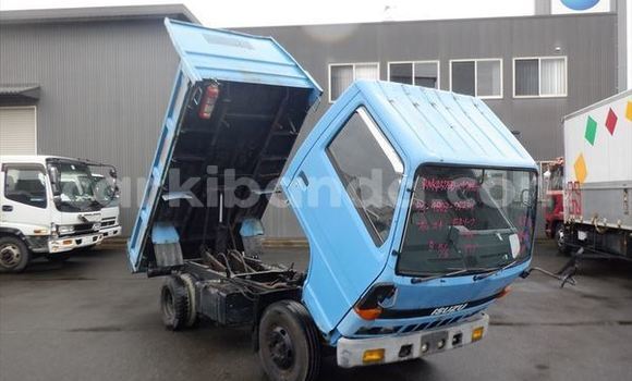 Nunua Ilio tumika Isuzu Bighorn Bluu Lori ndani ya Kampala nchini Uganda Nunua Ilio tumika Isuzu Bighorn Bluu Lori ndani ya Kampala nchini Uganda