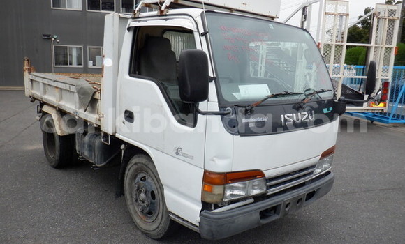 Nunua Ilio tumika Isuzu FTR 850 Nyeupe Lori ndani ya Kampala nchini Uganda Nunua Ilio tumika Isuzu FTR 850 Nyeupe Lori ndani ya Kampala nchini Uganda