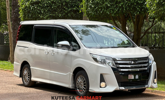 Nunua Imported Toyota Noah Nyeupe Gari ndani ya Kampala nchini Uganda Nunua Imported Toyota Noah Nyeupe Gari ndani ya Kampala nchini Uganda