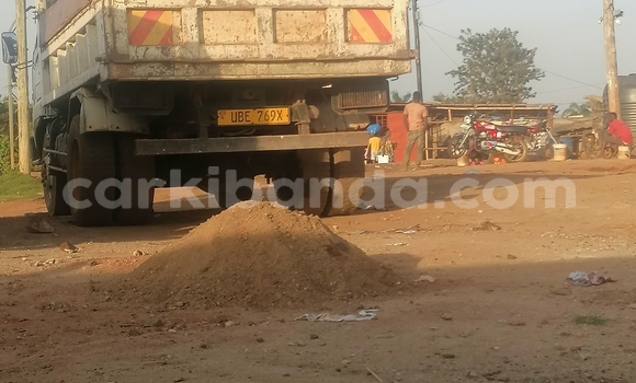 Nunua Ilio tumika Isuzu FTR 850 Nyeupe Lori ndani ya Entebbe nchini Uganda Nunua Ilio tumika Isuzu FTR 850 Nyeupe Lori ndani ya Entebbe nchini Uganda