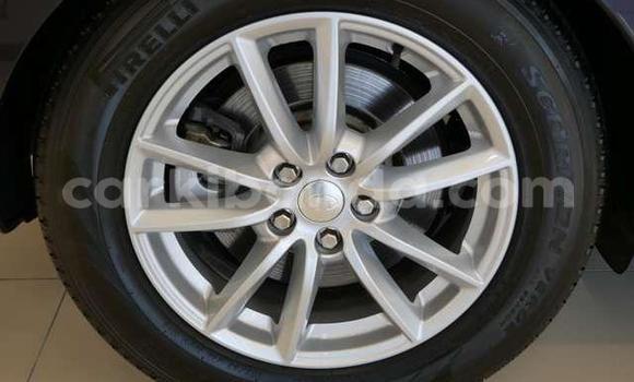 Gura Yakoze Range Rover Range Rover Blue Imodoka i Kampala mu Uganda Gura Yakoze Range Rover Range Rover Blue Imodoka i Kampala mu Uganda