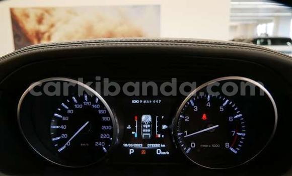 Gura Yakoze Range Rover Range Rover Blue Imodoka i Kampala mu Uganda Gura Yakoze Range Rover Range Rover Blue Imodoka i Kampala mu Uganda